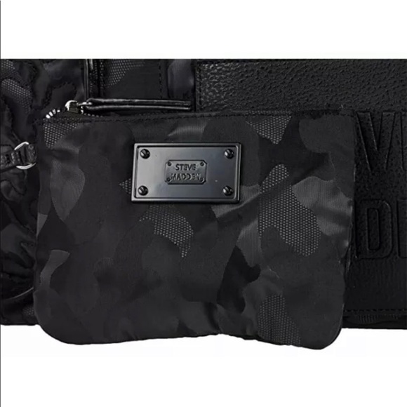Steve Madden Quilted Camo Nylon Weekend Bag Weekender Gym Bag - Picture 3 of 3